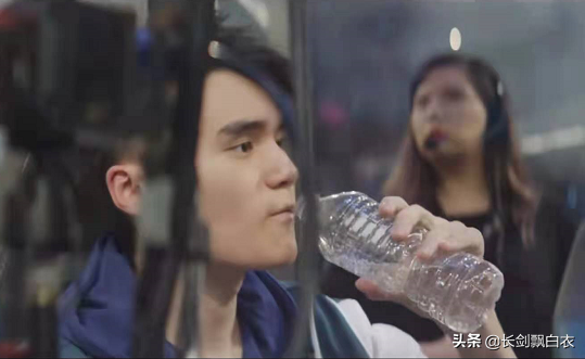 DOTA2：LGD沒秒掉500血的TB，那Newbee為什麼沒秒掉100血的劍聖？