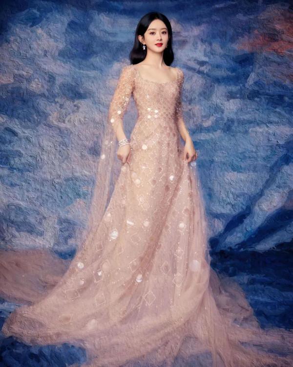 趙麗穎昨天參加大灣區中秋電影音樂晚會的這套淡粉色色禮服太美了 趙麗穎昨天參加大灣區中秋電影音樂晚會的這套淡粉色色禮服太美了