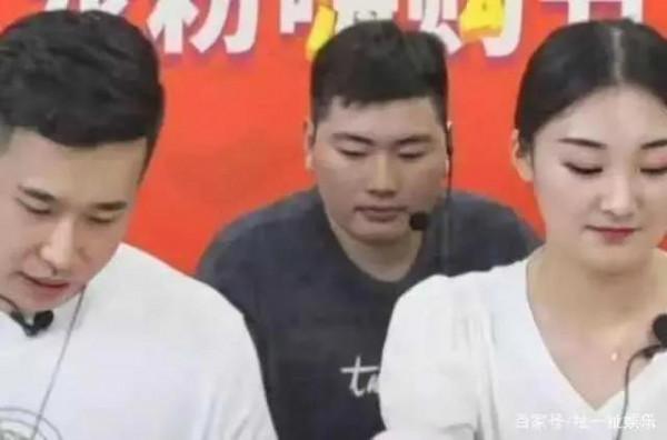 網傳陳亞南和小偉不蓋一條被，中間還放凳子和水杯，小偉終於澄清