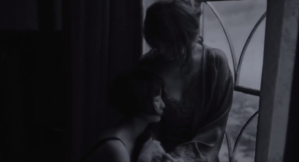 鞏俐這新片苦苦等了兩年，黑白+手持攝像真演絕了？