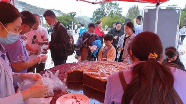 雨後天晴絕美雲海惹人醉!超大月餅免費吃!盡享中秋團圓之樂! 雨後天晴絕美雲海惹人醉!超大月餅免費吃!盡享中秋團圓之樂!