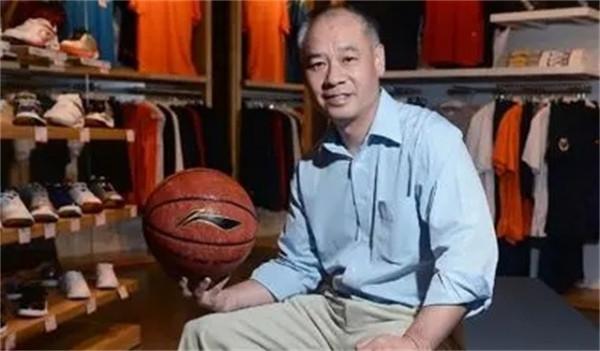 &OpenCurlyDoubleQuote;體操王子&rdquo;李寧身價百億，58歲頭髮脫落，59歲妻子仍風韻猶存