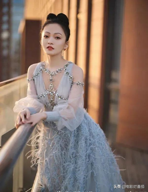 春晚時尚：馬凡舒驚豔登場，趙麗穎俏皮，鄧超被喊話代言海瀾之家