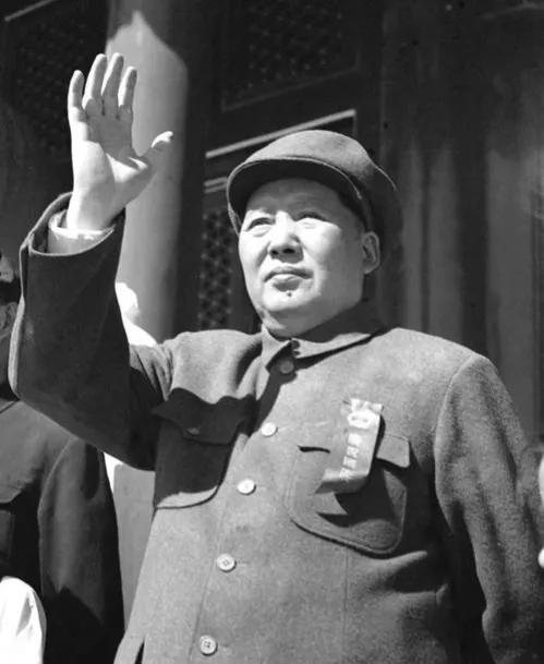 被排擠失去權力後毛主席在幹嘛？忍辱負重，率先完成長征前準備