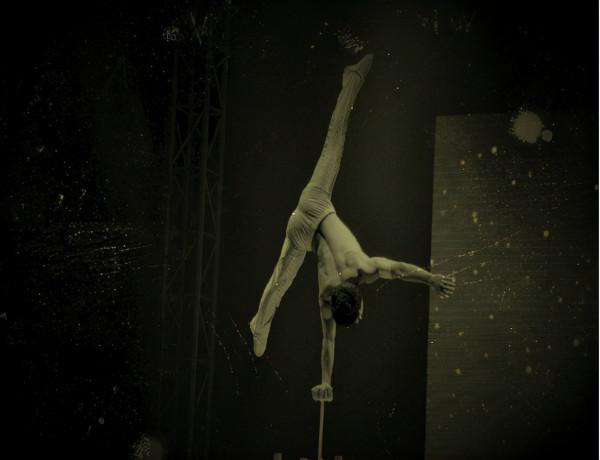 1971年，一件國寶在外賓宴會上離奇失蹤，周總理處理得非常高明