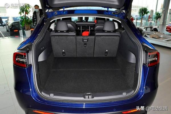 運動型大空間純電SUV 實拍特斯拉Model Y國產版