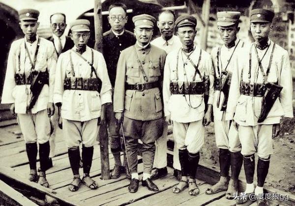 蔣介石在大陸最後一道命令，為何是炮轟上將公館？差點又成階下囚