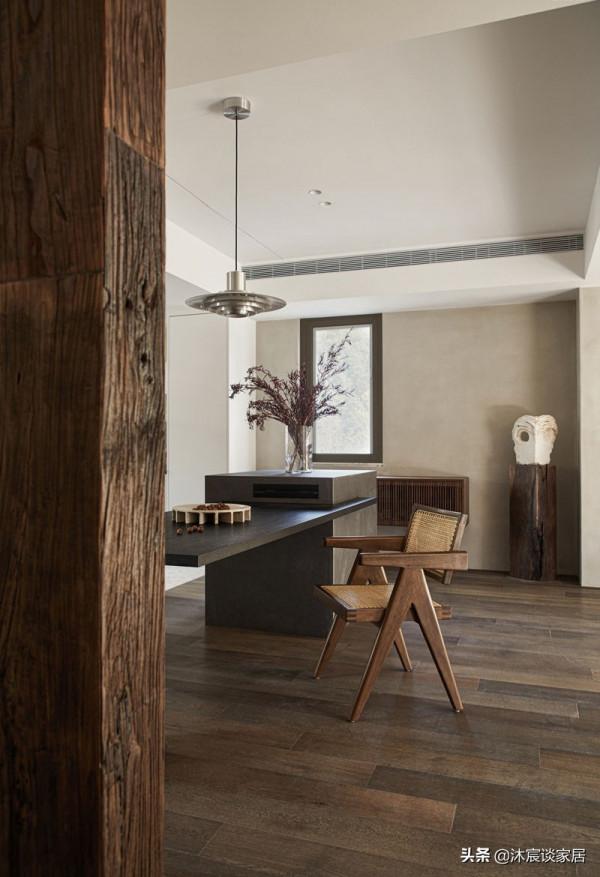 初看，他家真是“家徒四壁”，細品，真的是很有味道，越看越喜歡