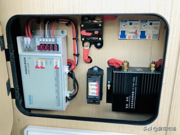 49&period;8萬的升頂房車能選賓士or邁巴赫？208馬力9at，雙層空間商旅版