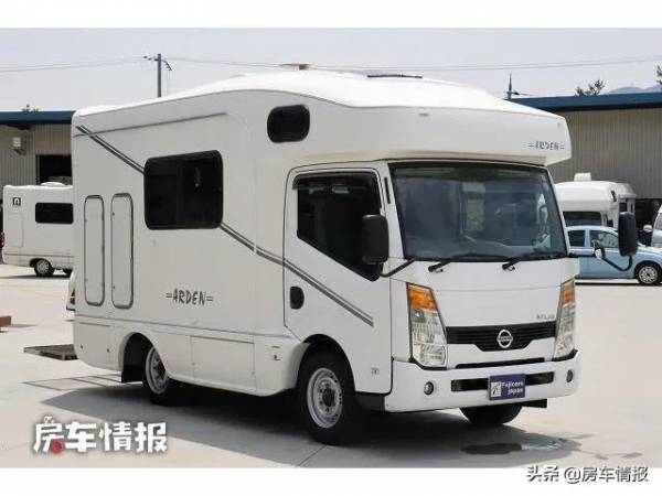 日產平頭輕卡房車,長度僅4.8米7座設計,能放3張床為啥還不擠? 日產平頭輕卡房車,長度僅4.8米7座設計,能放3張床為啥還不擠?