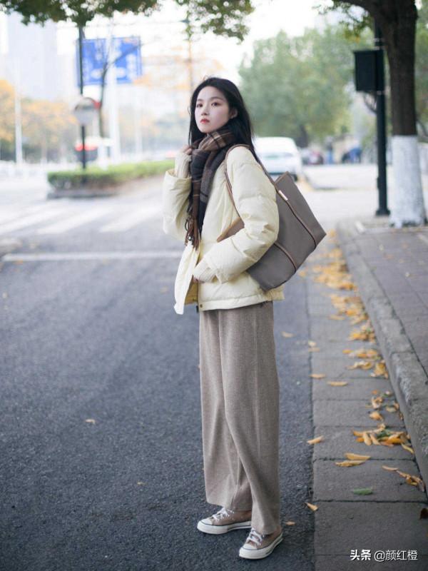 冬天穿衣不止有深色調,想要“衣”鳴驚人的話,就選擇奶白色系 冬天穿衣不止有深色調,想要“衣”鳴驚人的話,就選擇奶白色系