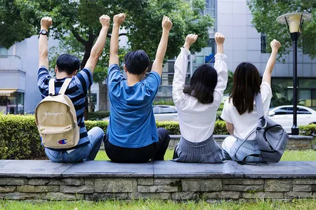 《給青年的十二封信》：多讀一封書信，少走一段彎路