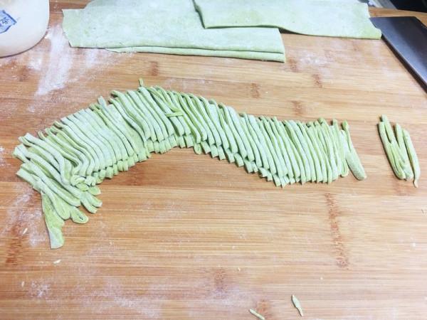 陝西菠菜面的製作方法 陝西菠菜面的製作方法