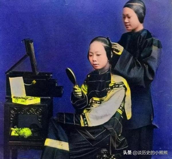 百年前生活何模樣？末代皇后婉容令人唏噓，川島芳子與丈夫合影