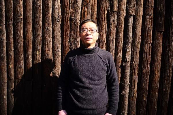 “著名詩人”餘怒：已經實現了寫詩“分行”的自由