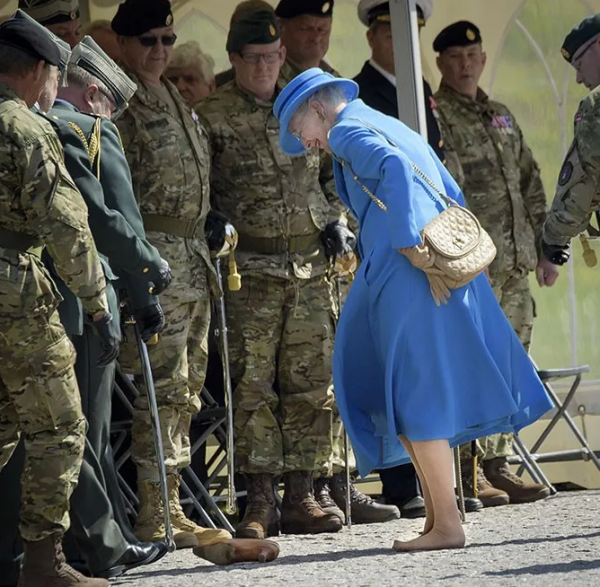 30歲不丹佩瑪王后真大膽,懷二胎也敢穿高跟鞋,鞋上繡滿花真驚豔 30歲不丹佩瑪王后真大膽,懷二胎也敢穿高跟鞋,鞋上繡滿花真驚豔