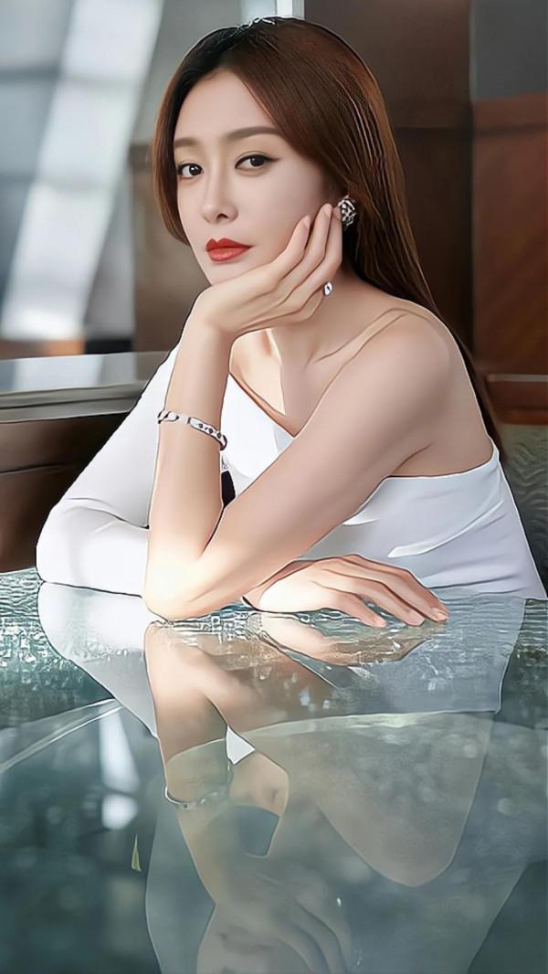 成熟御姐：秦嵐