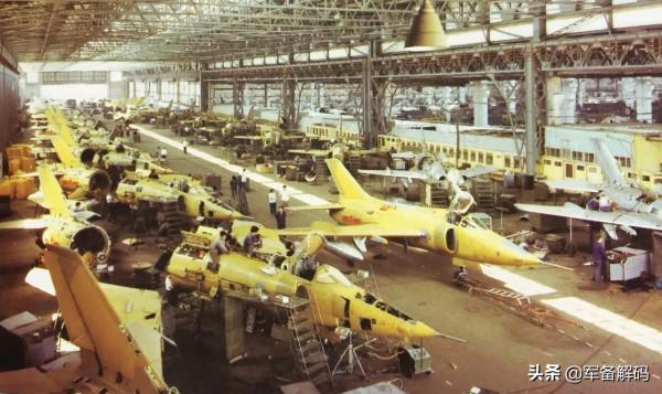 空軍最後的一代機,60年前誕生的強-5,為何在殲20量產後才退役? 空軍最後的一代機,60年前誕生的強-5,為何在殲20量產後才退役?