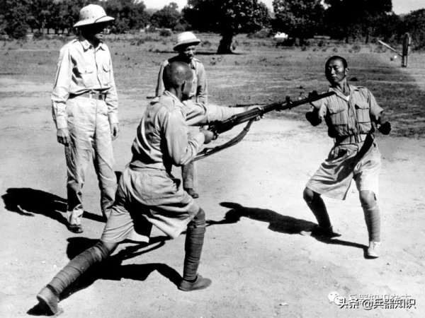 志願軍為啥可以熟練使用美式槍械?早在開戰前就很熟悉 志願軍為啥可以熟練使用美式槍械?早在開戰前就很熟悉
