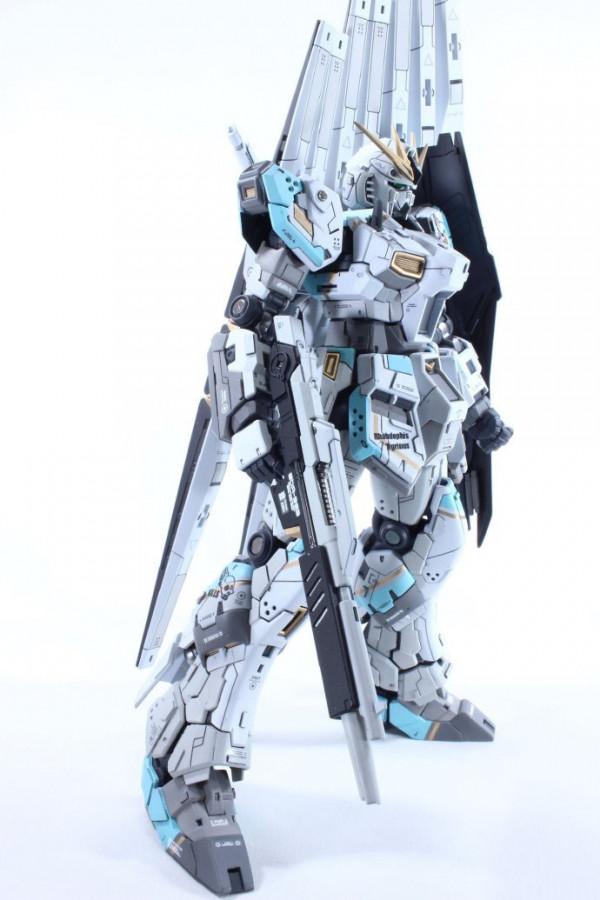 全新塗裝，RG比例牛高達模型