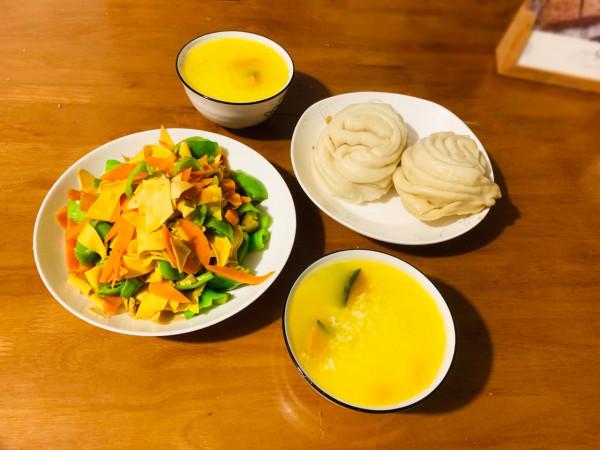 久坐族夫妻曬晚餐,朋友發出感嘆:難怪體型令人羨慕,知道原因了 久坐族夫妻曬晚餐,朋友發出感嘆:難怪體型令人羨慕,知道原因了