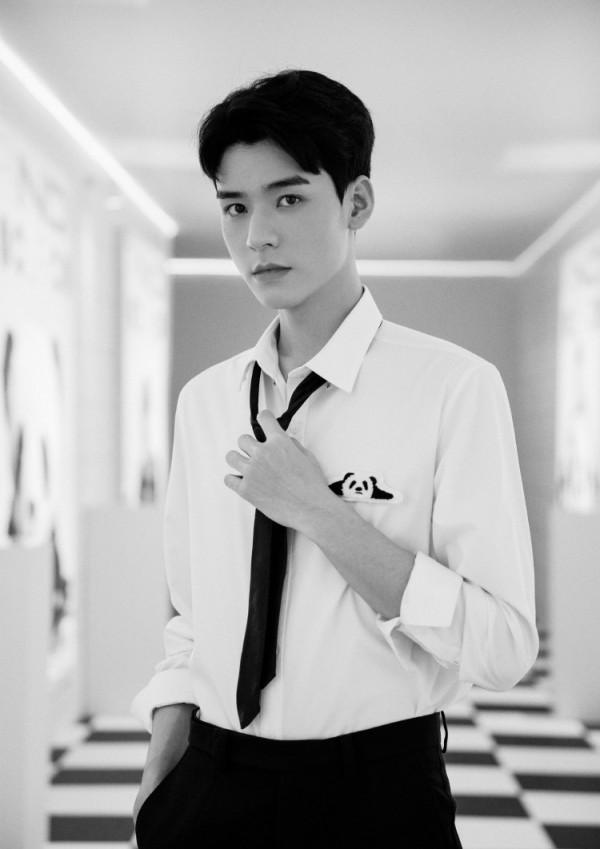 盤點娛樂圈穿白襯衫的男明星，誰讓你一眼就記住了？