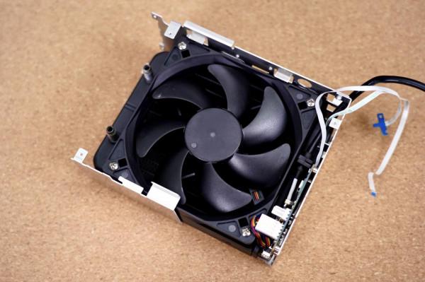 機械革命 &sol; 機械師 &sol; XMG 12代遊戲本水冷散熱拆解