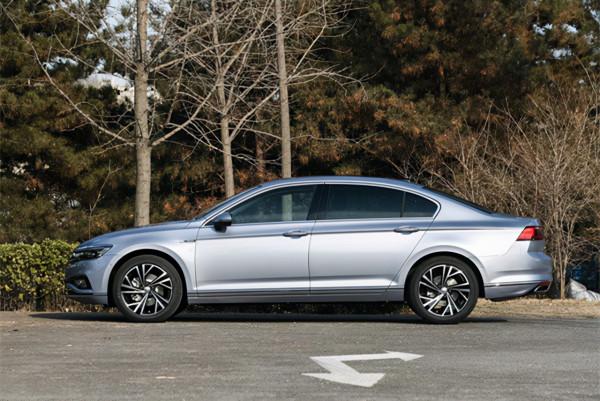 合資B級市場變天了，帕薩特跌出前三，紅旗H5超越邁騰