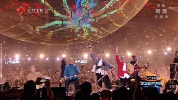 鄧麗君“穿越復活”，劉宇寧“漫步星空”，江蘇臺跨年夜太奇幻