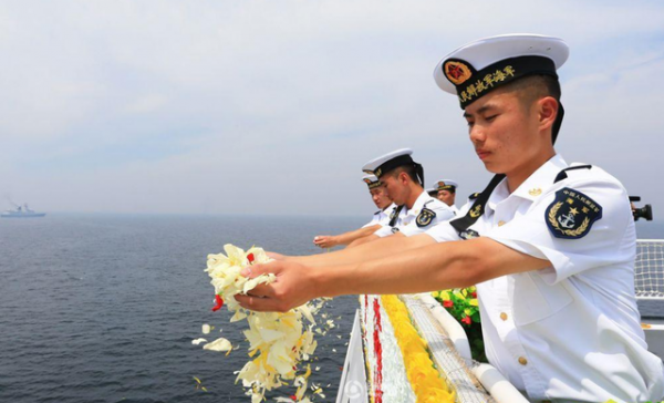 海軍帽子上會有兩根飄帶？這一作用，知道的人不多