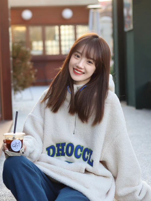 別再披頭散髮了!這4款新年髮型才絕美,氣質顯臉小 別再披頭散髮了!這4款新年髮型才絕美,氣質顯臉小