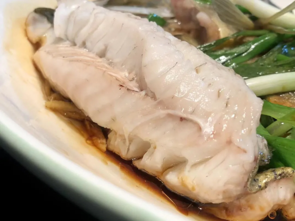 潮爸12月22日午餐記錄，雪菜炒毛豆米、小炒嫩羊肉、清蒸鱖魚