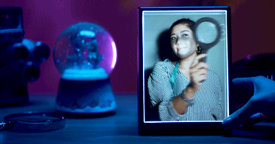 這個&OpenCurlyDoubleQuote;相框&rdquo;竟然是個全息3D顯示器，立體感十足，太酷了