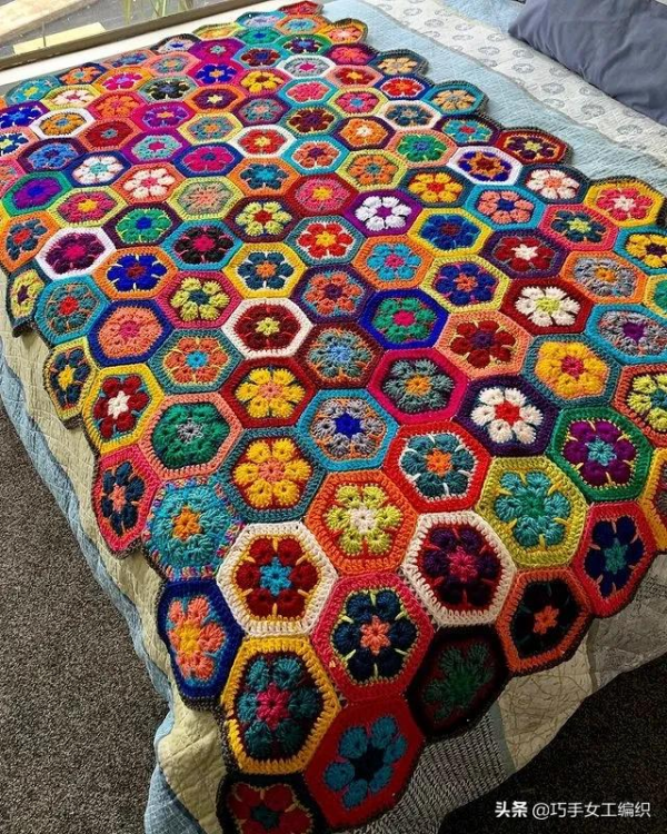 鉤編留下太多的零線，幾十種六角的鉤法，讓你家美出花來