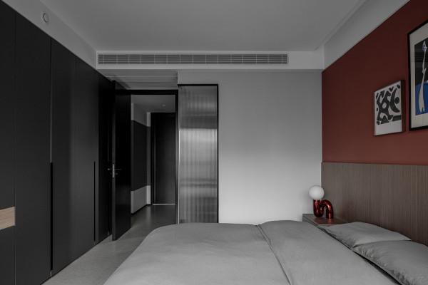 130平現代風格，灰白黑的三色經典搭配，給空間以延伸與共處