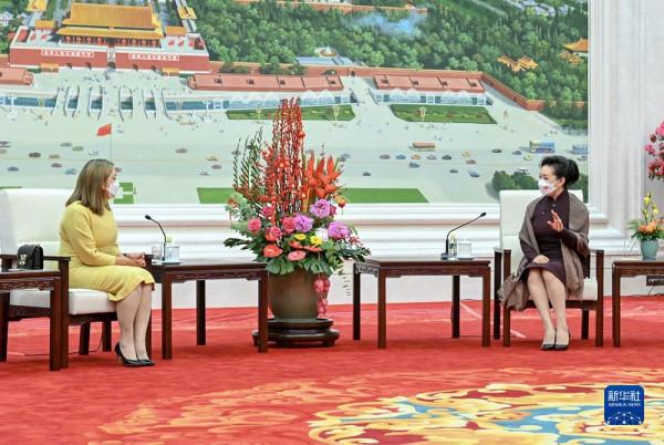 彭麗媛會見厄瓜多總統夫人阿爾西瓦