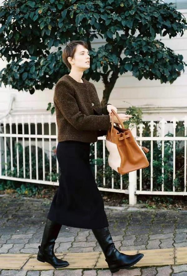 冬季別總穿“黑白色”，看北歐素人穿搭，才懂得美有多樣