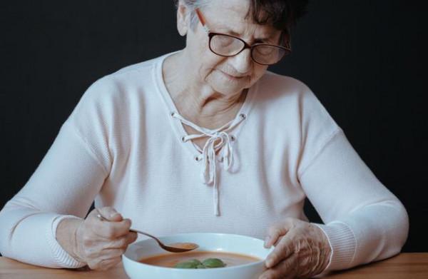 肝病會“上臉”？提醒：肝不好，臉上或許會出現3個“標誌”