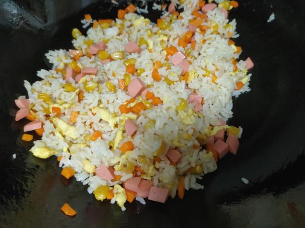 蛋炒飯，先炒雞蛋還是先炒米飯？5個步驟操作，米飯粒粒分明