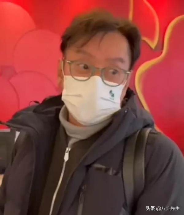 5位港臺明星參加春晚聯排：陳妍希背8萬包包，71歲譚詠麟自搬行李