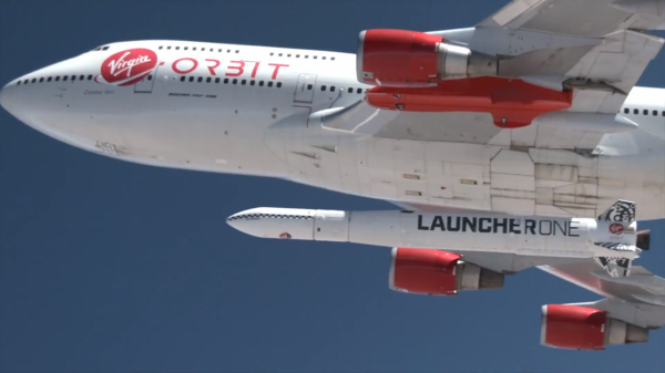 美國用飛機發射一顆水衛星,推力還沒有放個屁大,到底有何用途? 美國用飛機發射一顆水衛星,推力還沒有放個屁大,到底有何用途?