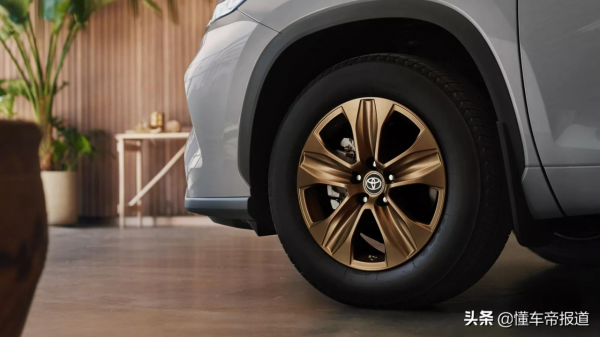 新車 | 約人民幣28萬元起售，豐田漢蘭達“青銅版”釋出，混動+四驅
