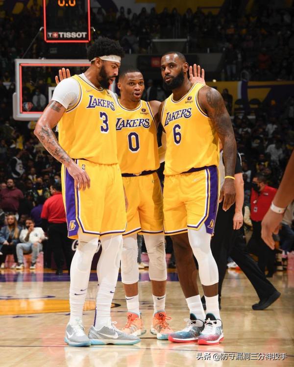 西部又亂了!太陽直逼第一,黑馬狂奔坐穩第四,湖人甩開獨行俠 西部又亂了!太陽直逼第一,黑馬狂奔坐穩第四,湖人甩開獨行俠