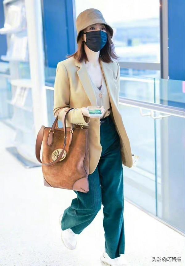 高圓圓私服穿搭範太正了,知性優雅又有女人味,美得讓人移不開眼 高圓圓私服穿搭範太正了,知性優雅又有女人味,美得讓人移不開眼