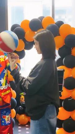 章子怡萬聖節造詞“東章熙汪”非親生女熙熙再次C位出境 章子怡萬聖節造詞“東章熙汪”非親生女熙熙再次C位出境