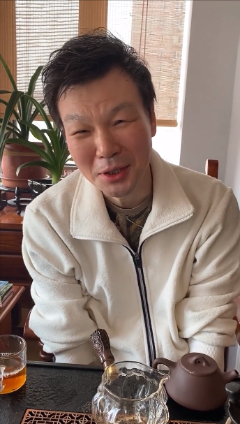 從紅極一時到銷聲匿跡,主持人李彬到底經歷了什麼? 從紅極一時到銷聲匿跡,主持人李彬到底經歷了什麼?