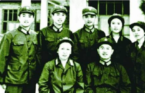 皮定均視察妙通塔，一士兵當面罵道“皮老驢”，皮：你認識皮老驢