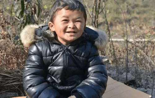 “小馬雲”本就悲慘的人生，卻被資本毀掉的一生，利用完將其拋棄