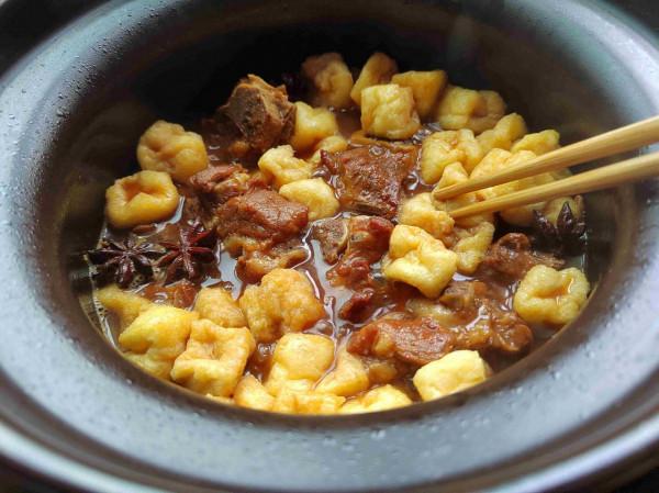 秋季進補我常買它，比排骨便宜，比牛羊肉溫和，燉一燉滋補又饞人