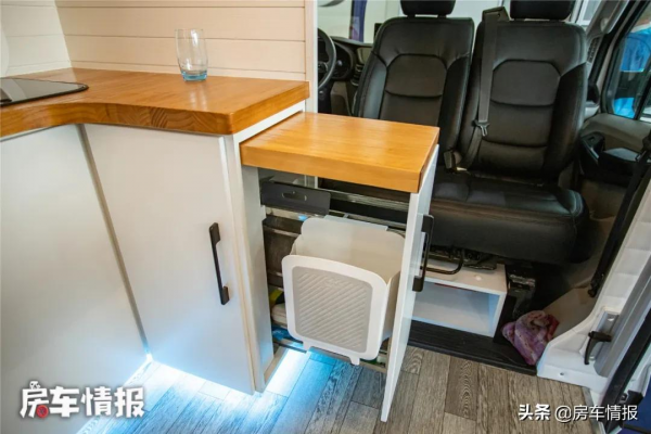 新款大通V90房車，全新佈局首次亮相，全屋定製家居看著特洋氣